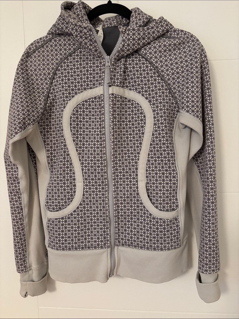 Geometric Pattern Hooded Zip Jacket in Light Gray and Dark Grey